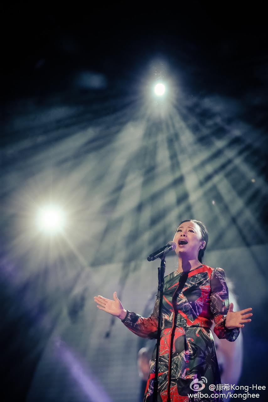 黄绮珊27日的福音活动中献唱。（图：我是燕南飞微博）